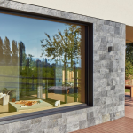 Si te gusta la luminosidad, la sencillez y la elegancia, te presentamos nuestras ventanas completamente de cristal. Mucho, muchísimo vidrio.